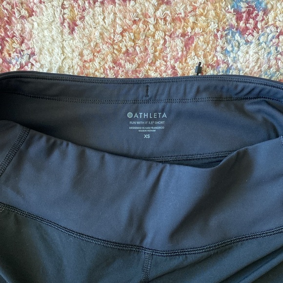 Athleta “run with it 3.5” short - Picture 3 of 4